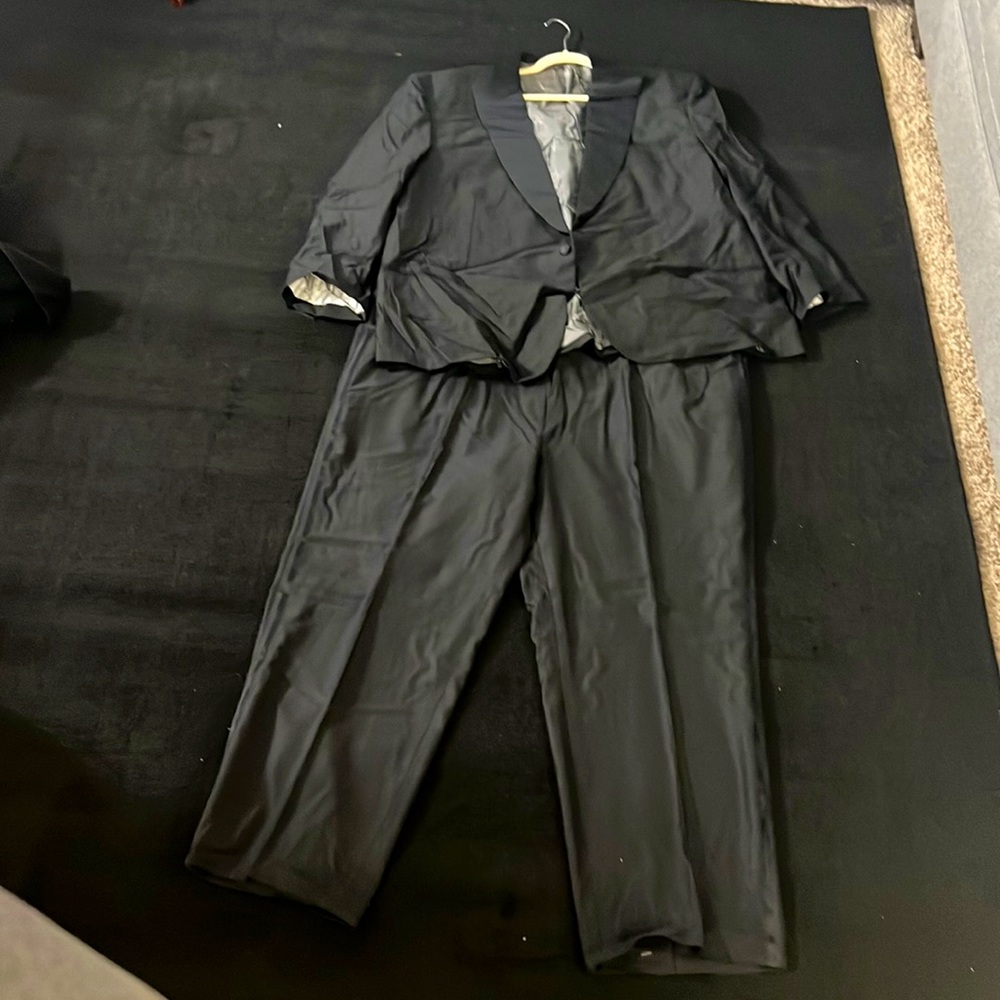 Essential black Super 160's virgin wool Brunico suit